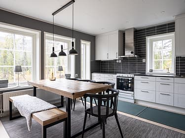 Kök och matplats.