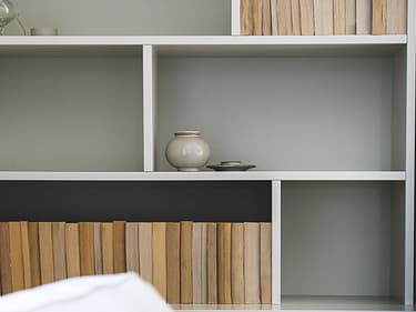 Detaljbild bokhylla